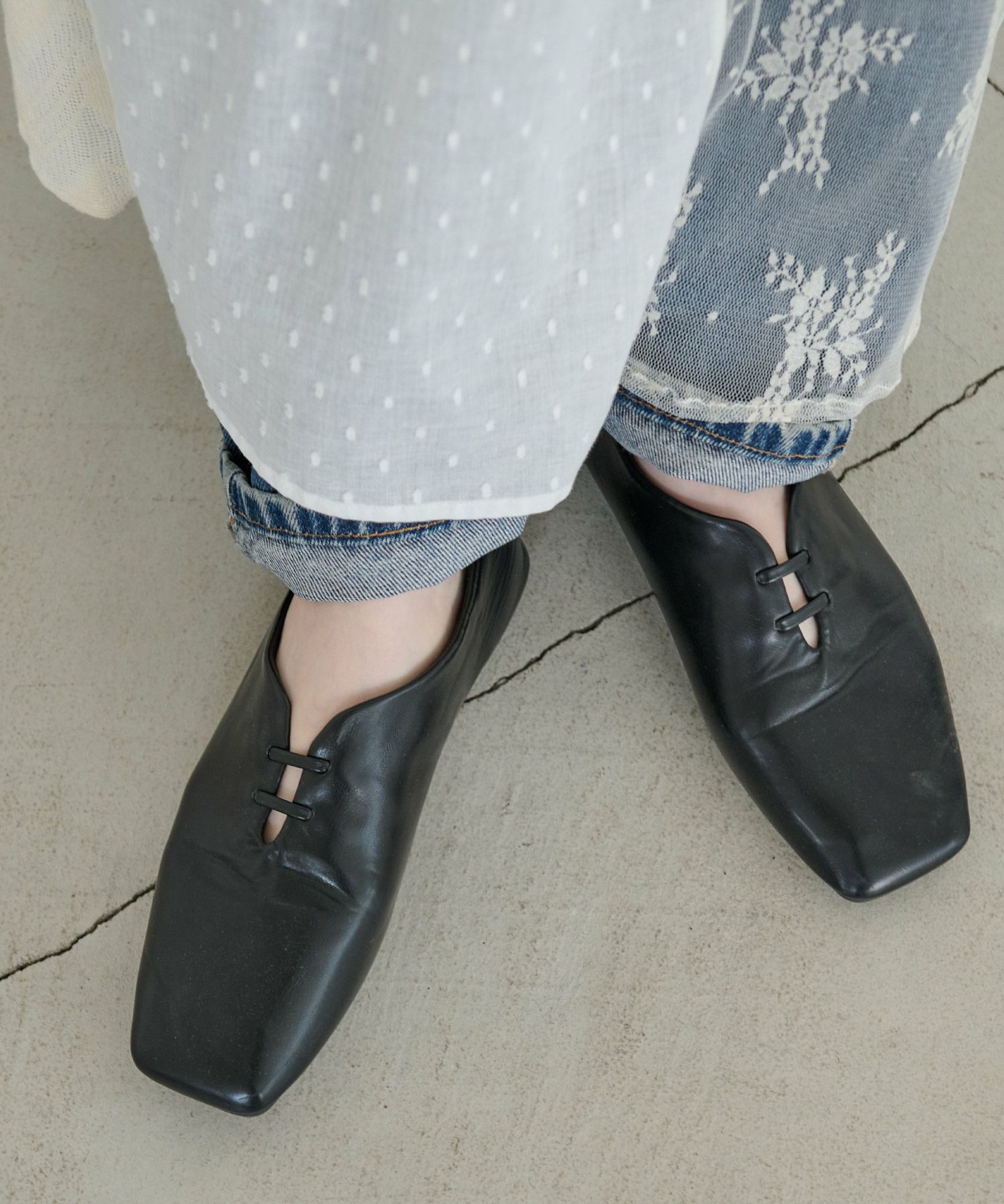 バックル付き黒スクエアトゥフラットシューズ スクエアトゥフラットシューズ[c3R3432] | Crispオンラインショップ