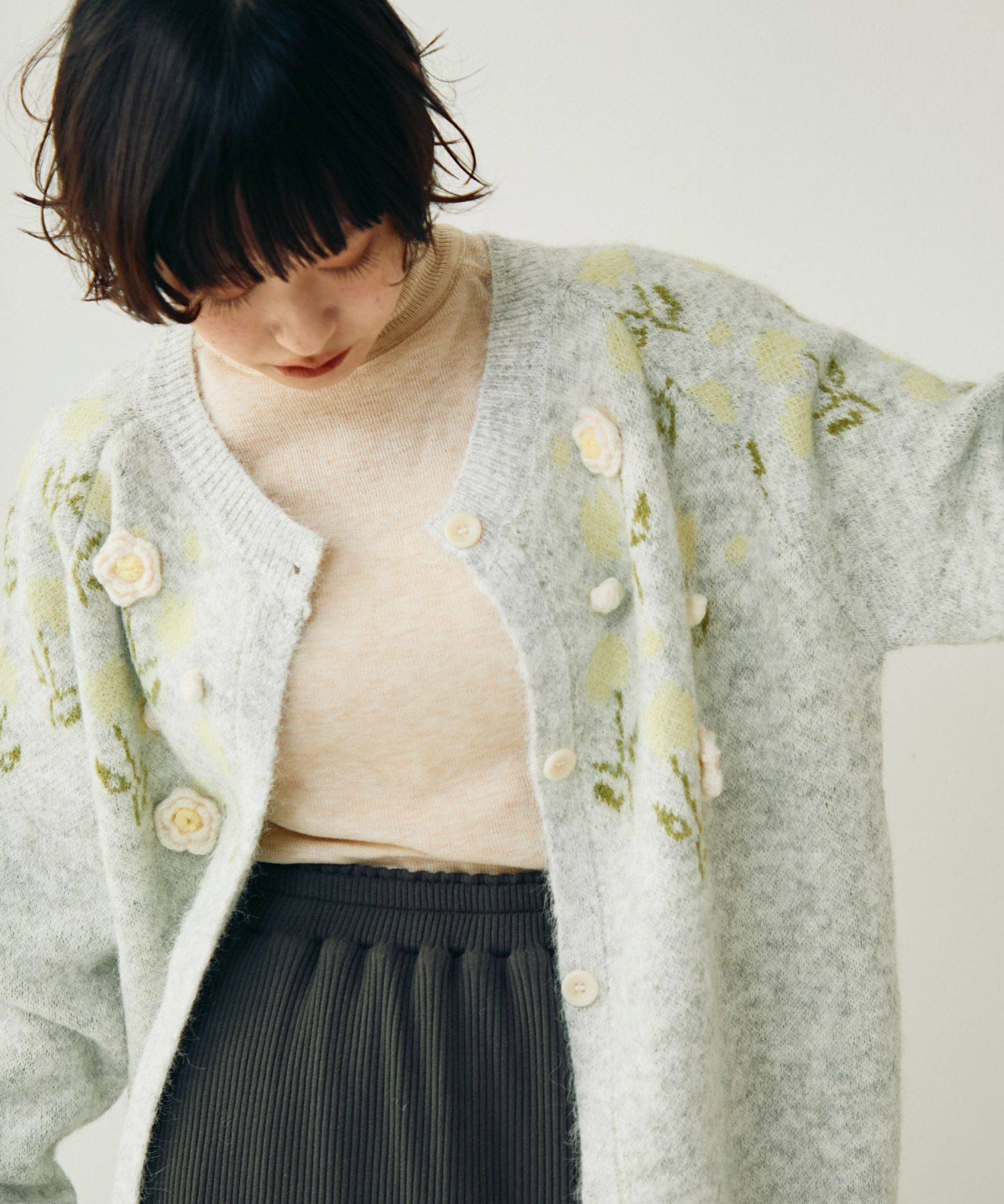 フラワーモチーフオーバーニットカーディガン[c1k3755b] | Crisp